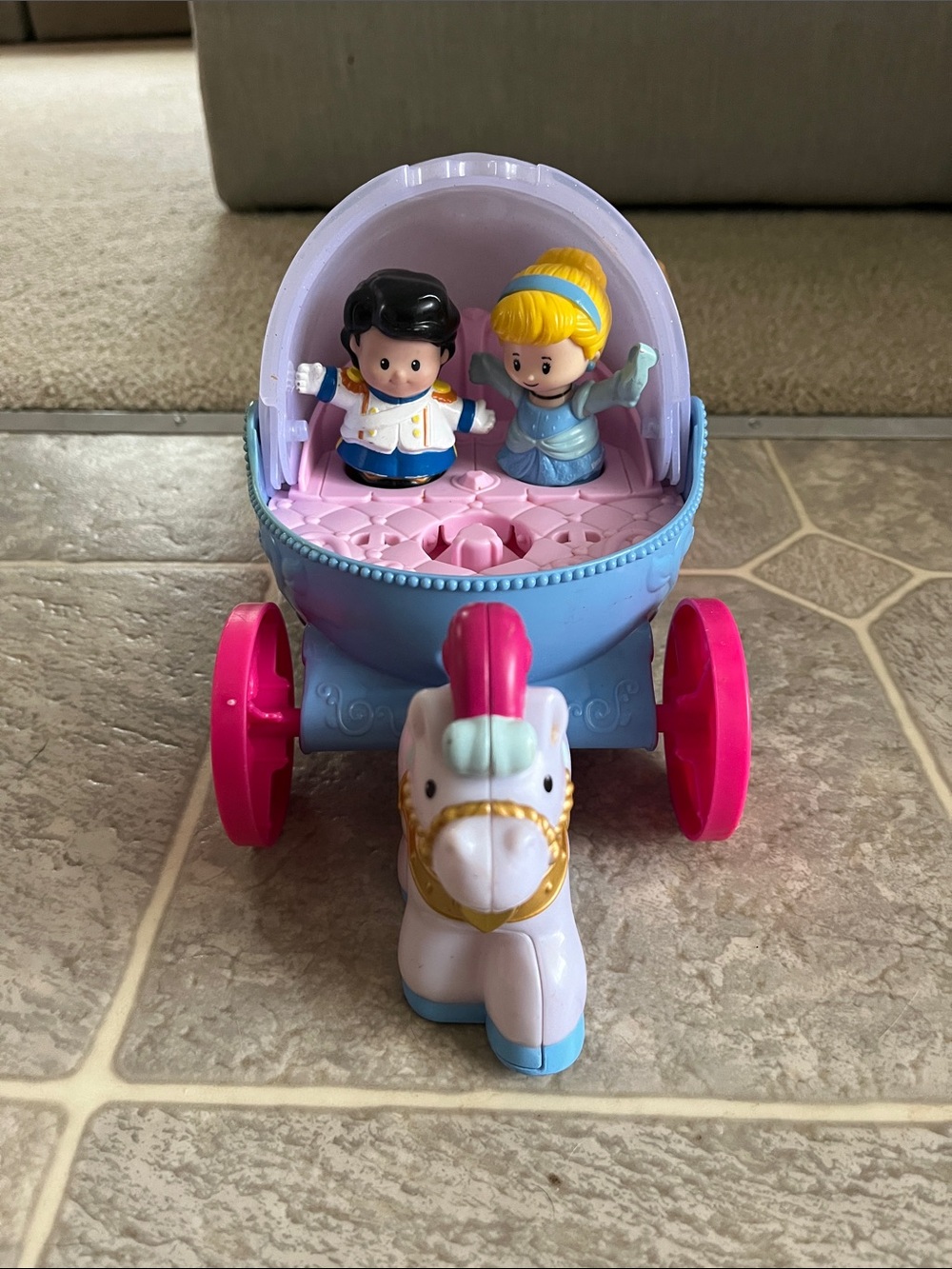 Fisher-Price Little People Disney Princess Cinderella's Dancing Carriage